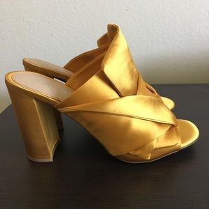 Gianni Bini gold mule